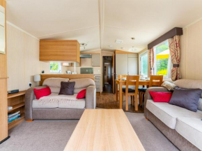 Pass the Keys Delightful 3 bedroom caravan with on-site pool, Wimborne Minster